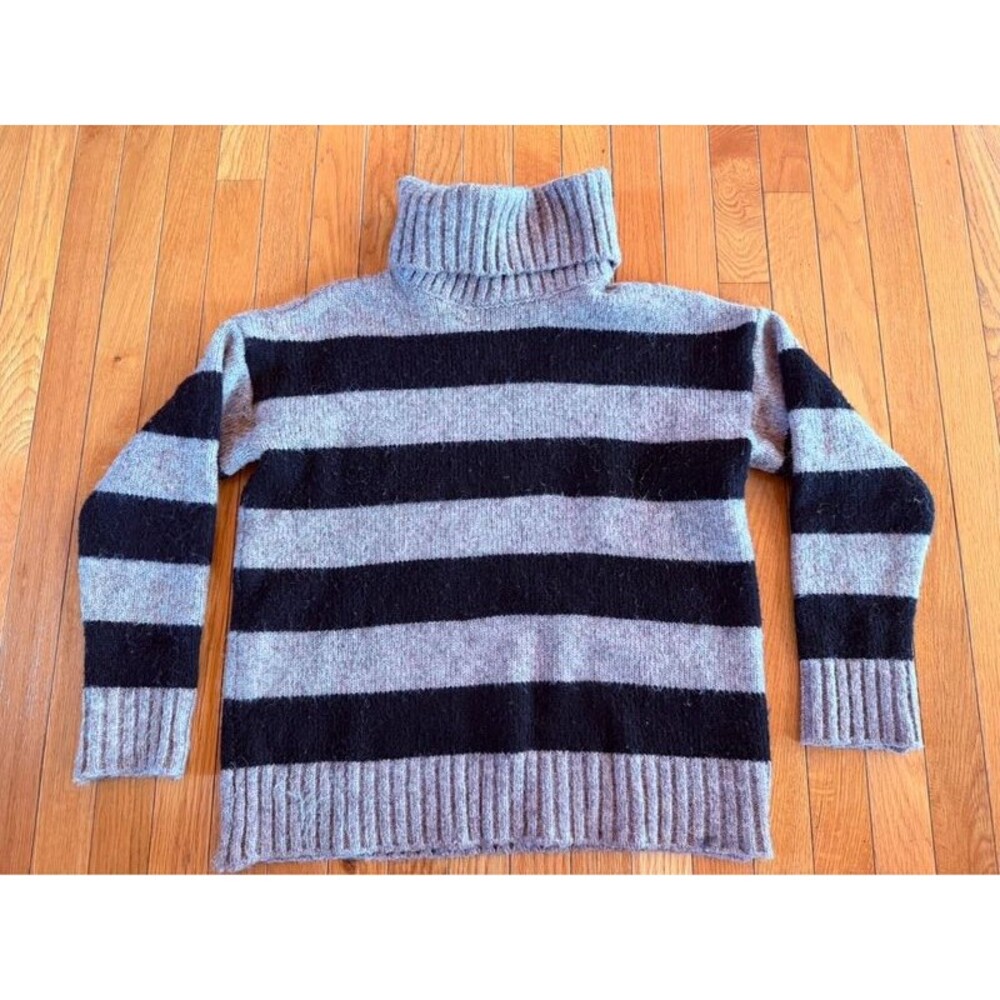 Evereve Fuzzy Turtleneck Long Sleeve Sweater Sz Small Tan & Black